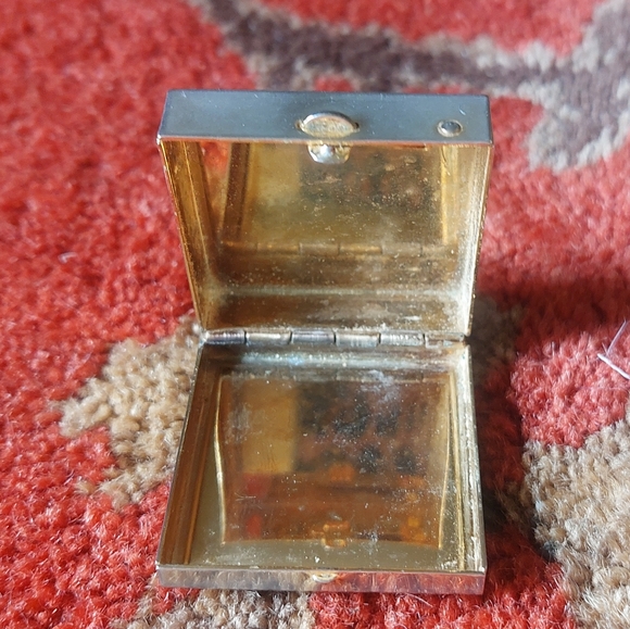 Tiny Vintage Box - Picture 3 of 7